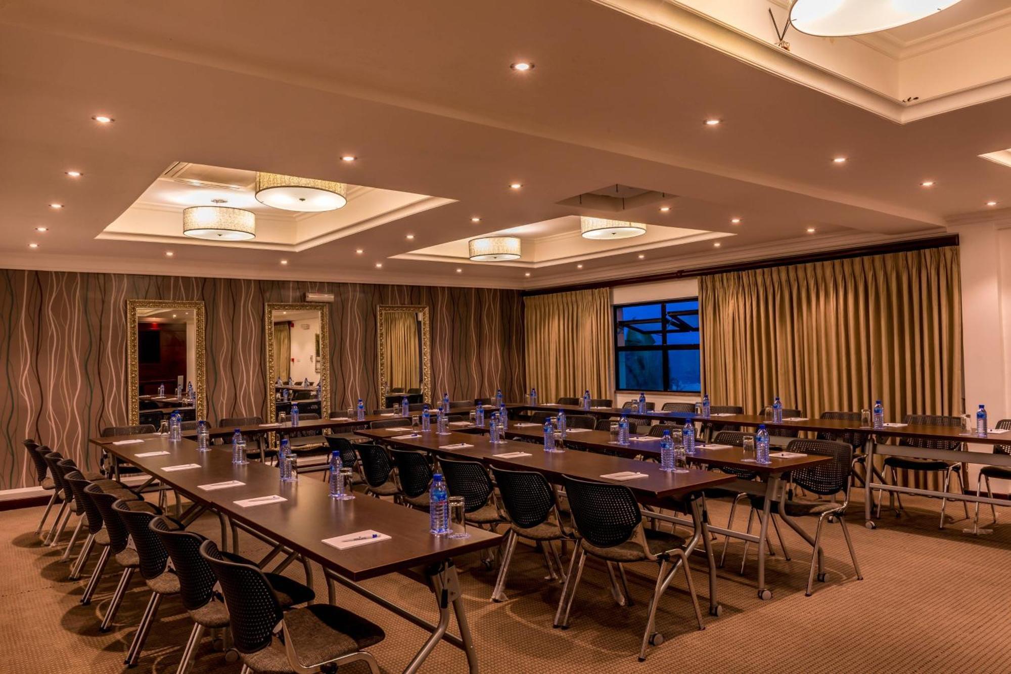 Protea Hotel By Marriott Lagos Kuramo Waters Exterior photo