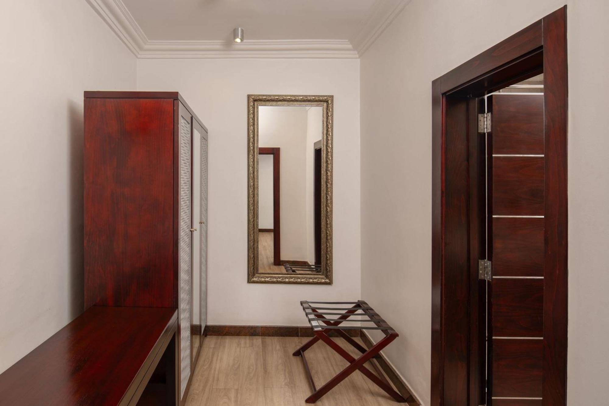 Protea Hotel By Marriott Lagos Kuramo Waters Exterior photo