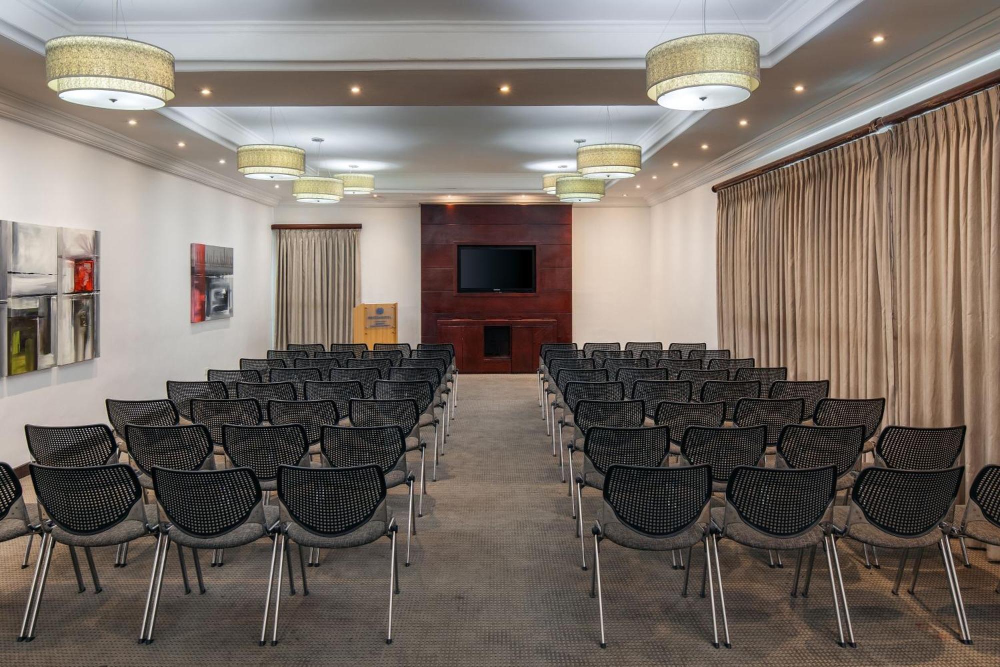 Protea Hotel By Marriott Lagos Kuramo Waters Exterior photo