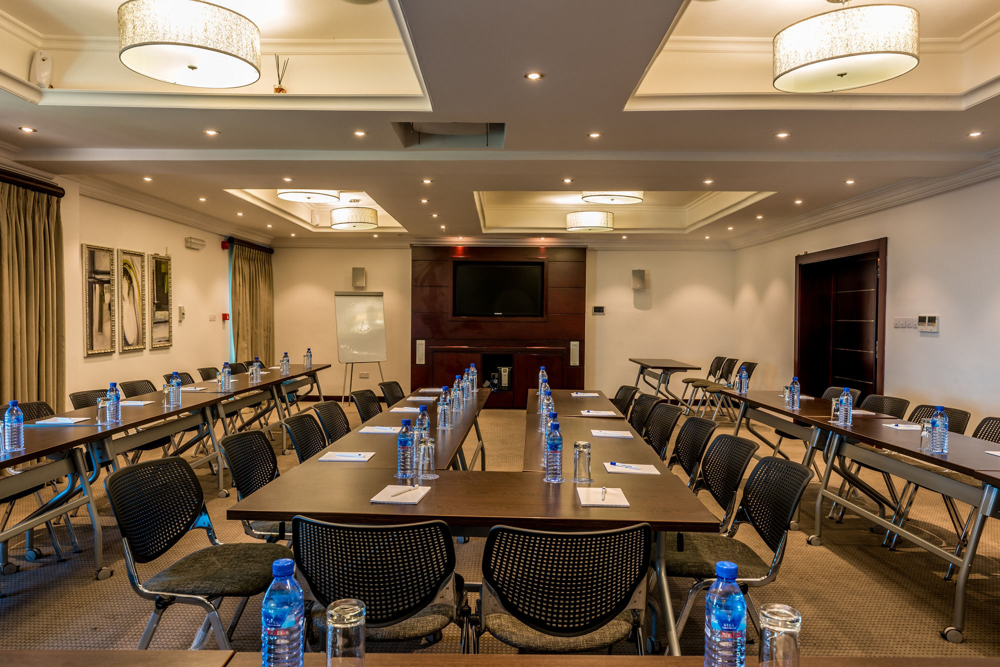 Protea Hotel By Marriott Lagos Kuramo Waters Exterior photo